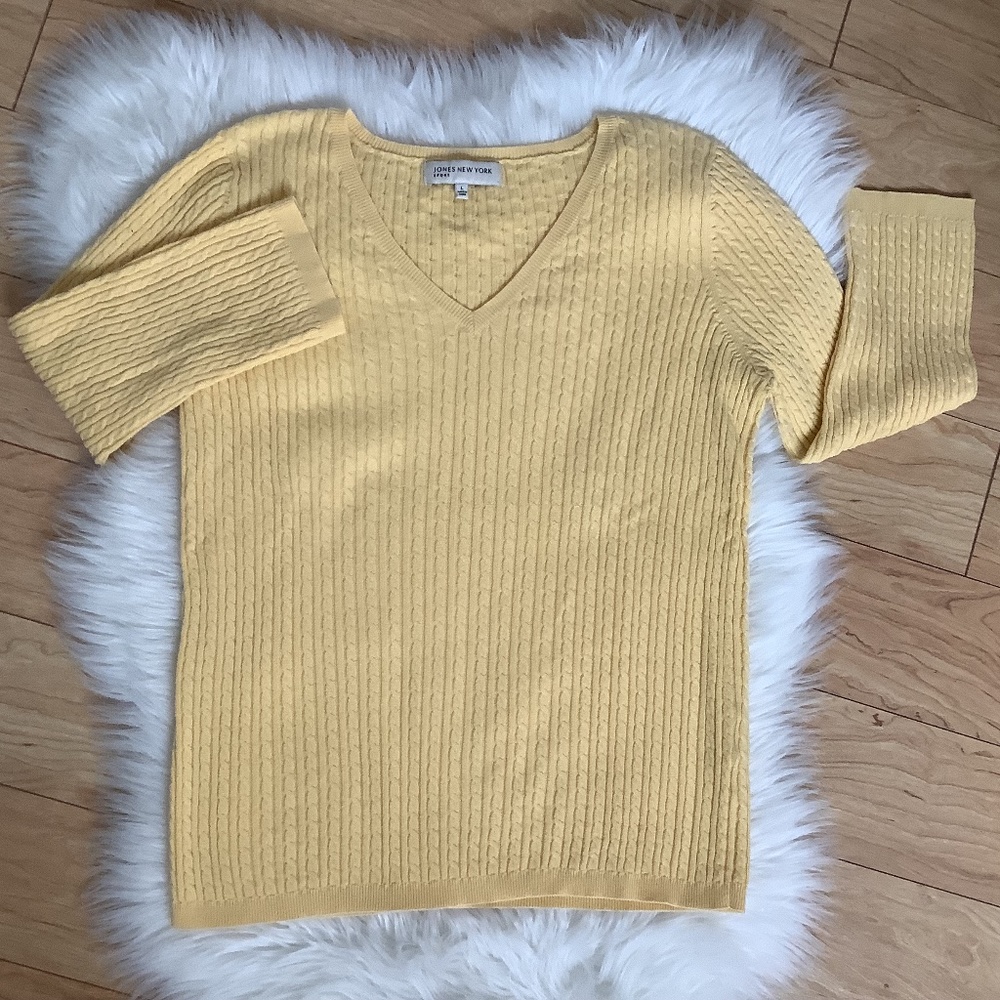 Ladies Jones New York Sport V Neck Sweater.  Size L